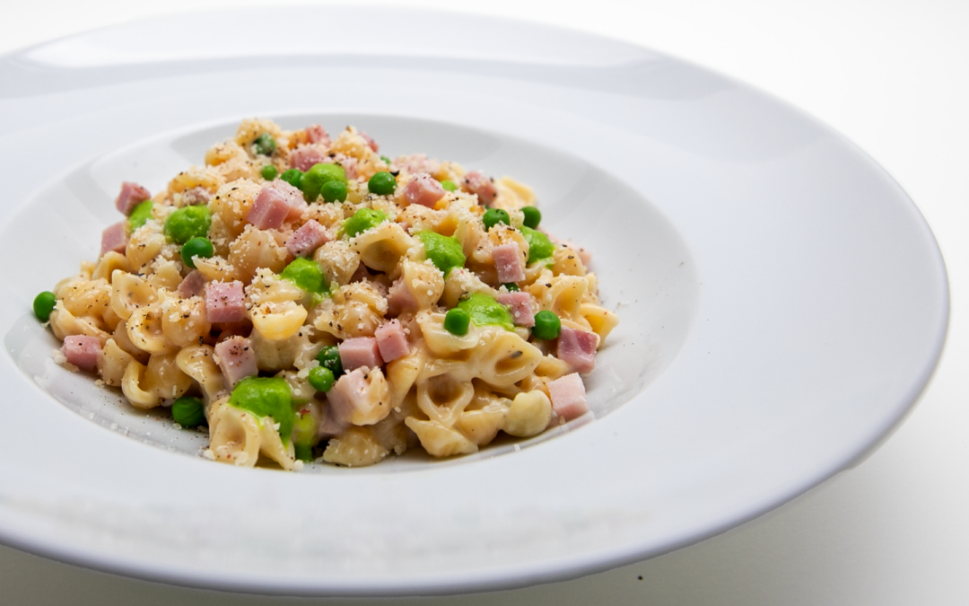 Pâtes au jambon-fromage et  des petits pois