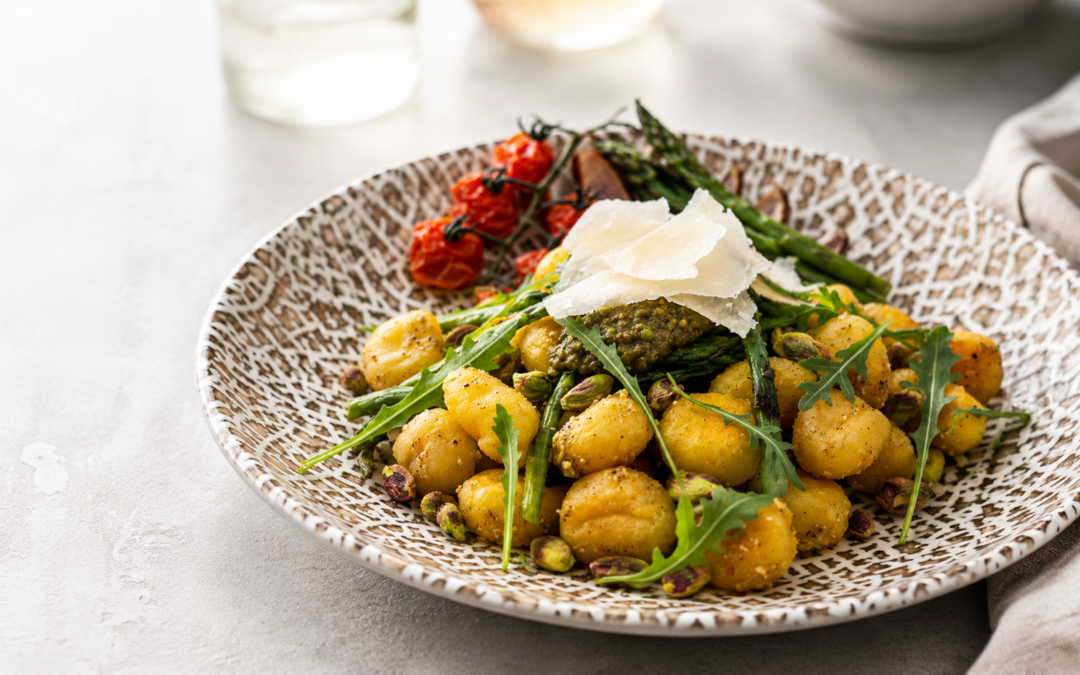 Gnocchi met pesto en groene asperges