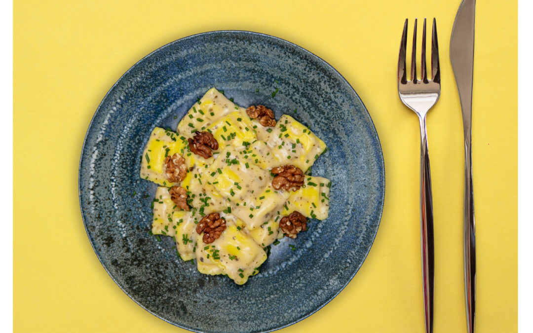 Ravioli Formaggio with creamy pesto and walnuts