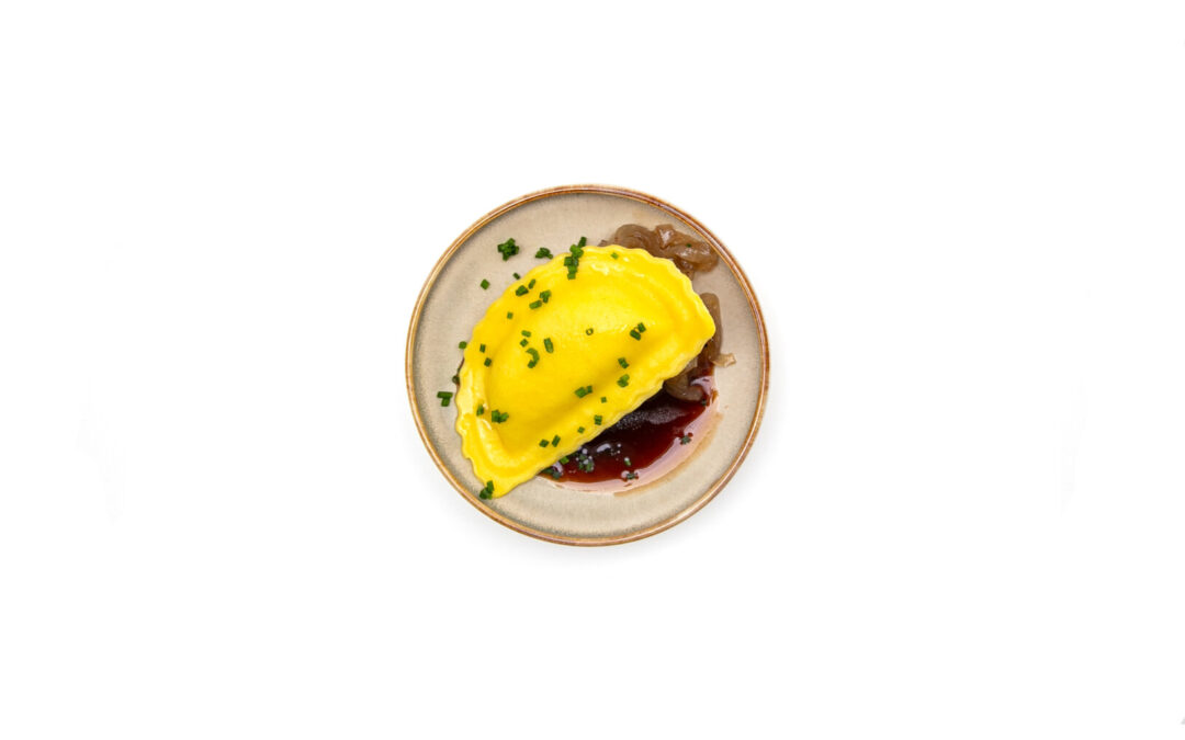 Mezzalune Vitello met Tijmsaus en Uienconfit