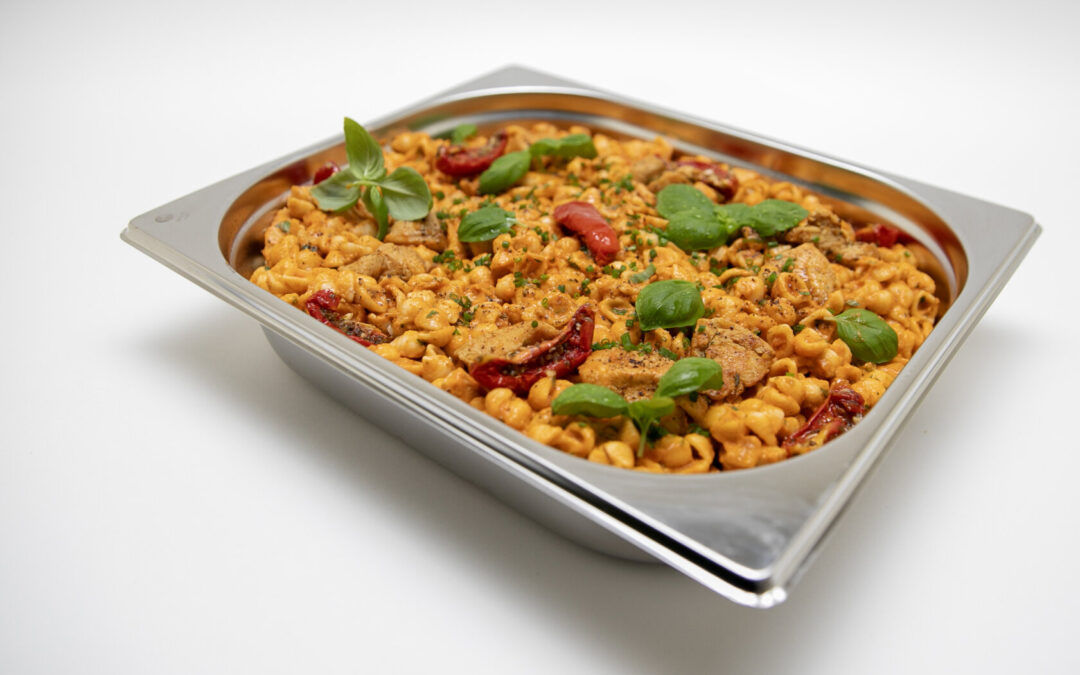 Pastasalade met kip en mascarpone rosso
