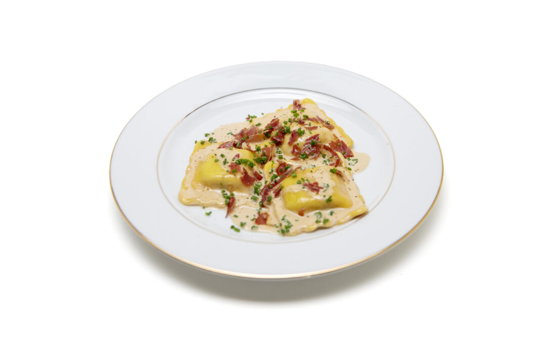 Ravioli met truffel en paddenstoel in romige saus