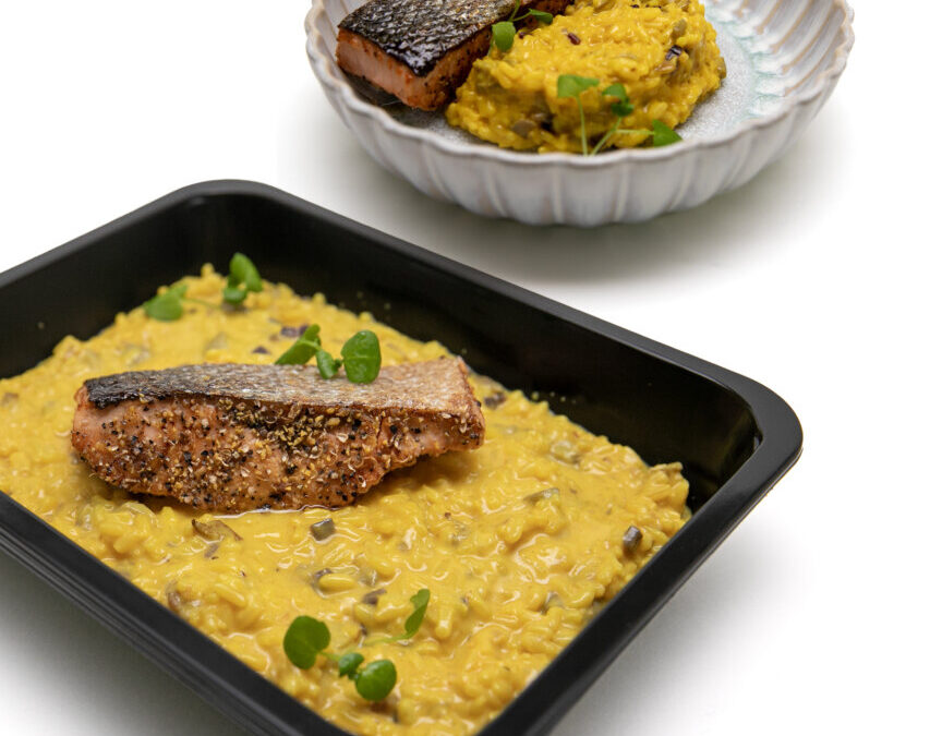 Saffraanrisotto met zalm
